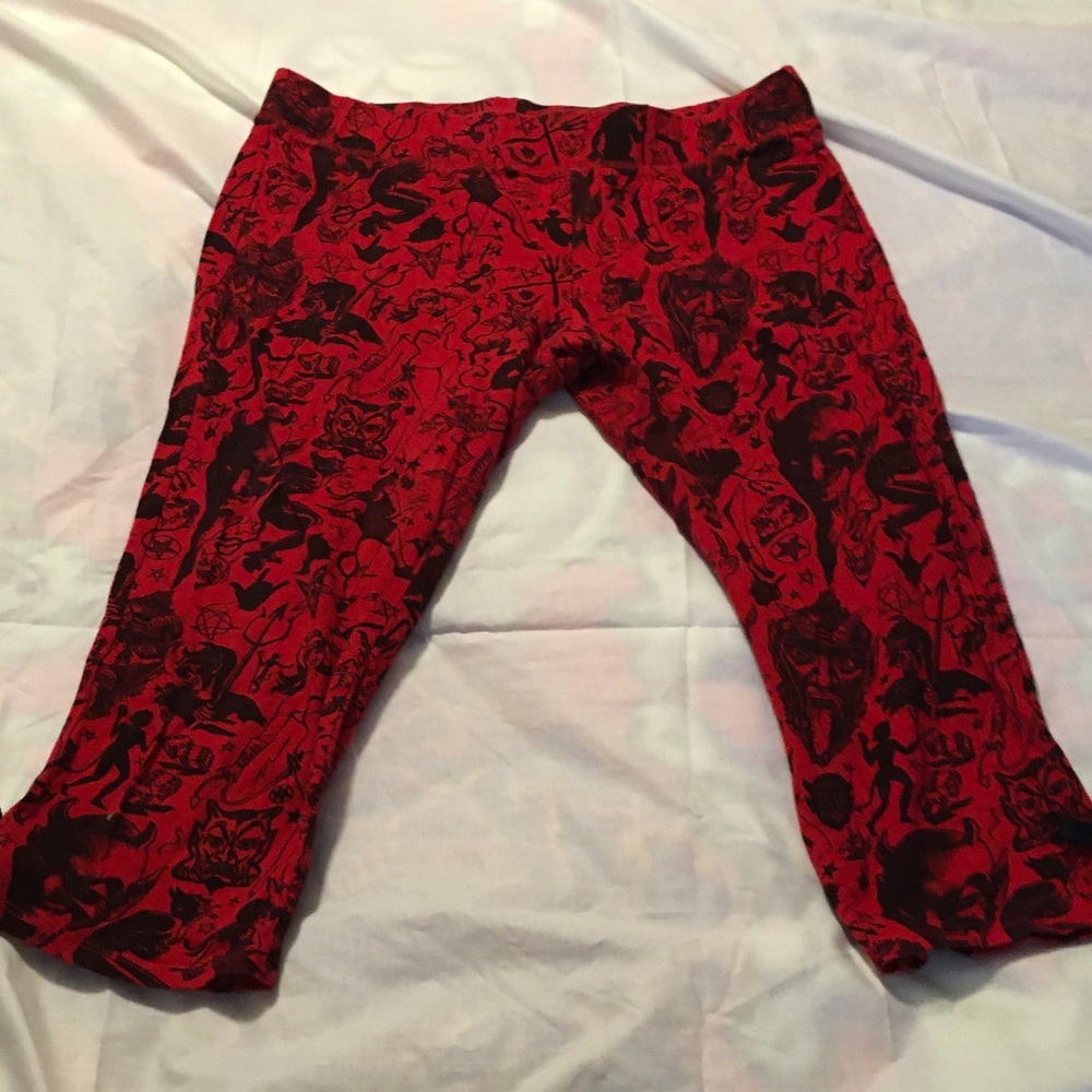 Goth Devil Capri leggings with bows